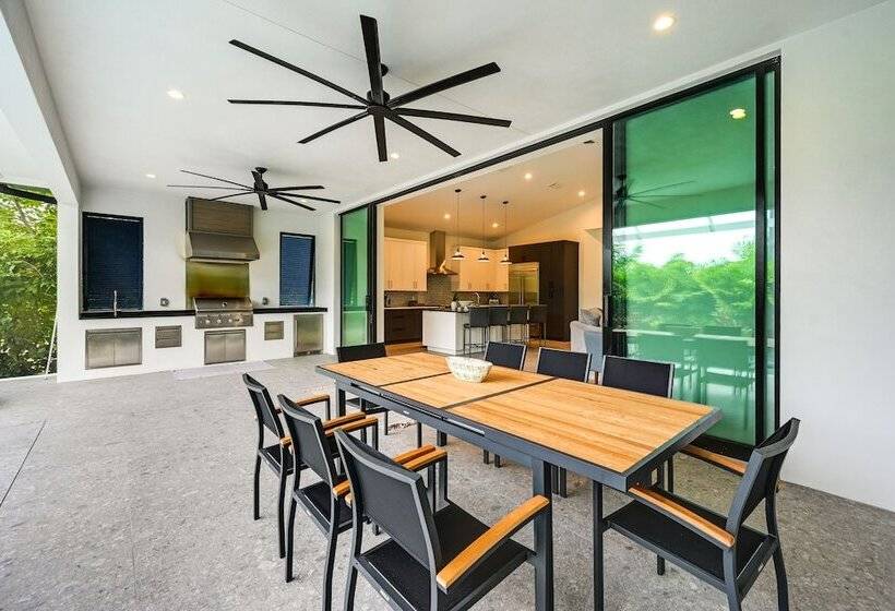 Contemporary Naples Home W/ Outdoor Kitchen & Pool