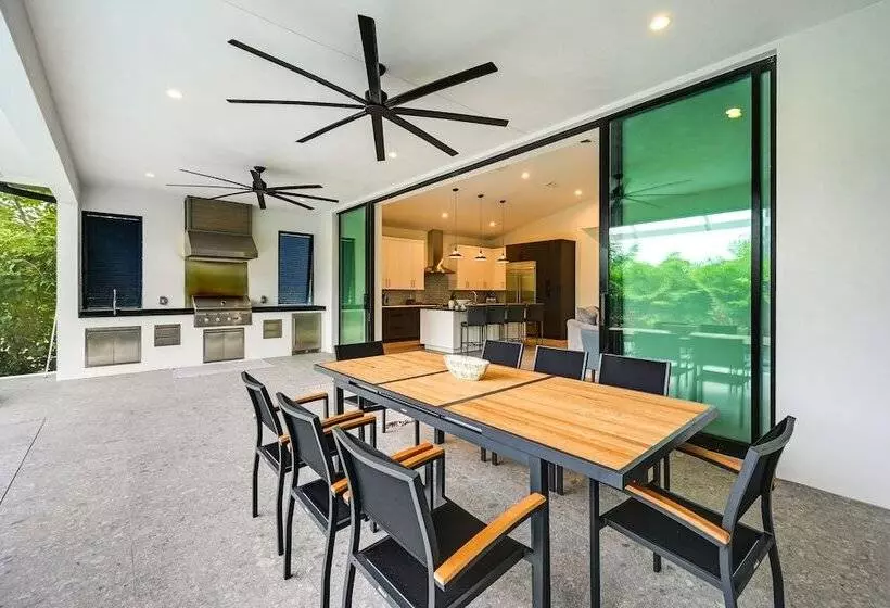 Contemporary Naples Home W/ Outdoor Kitchen & Pool