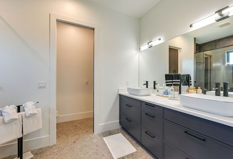 Contemporary Naples Home W/ Outdoor Kitchen & Pool