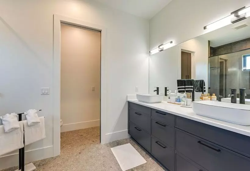 Contemporary Naples Home W/ Outdoor Kitchen & Pool