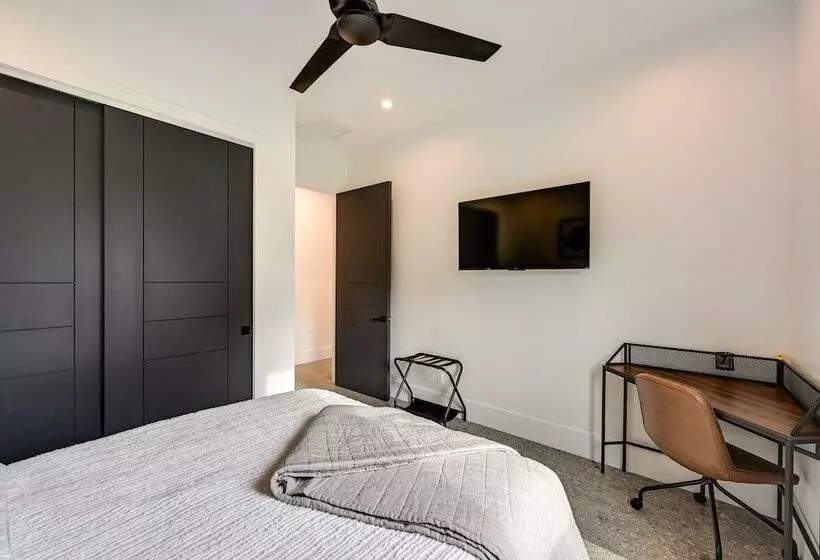 Contemporary Naples Home W/ Outdoor Kitchen & Pool