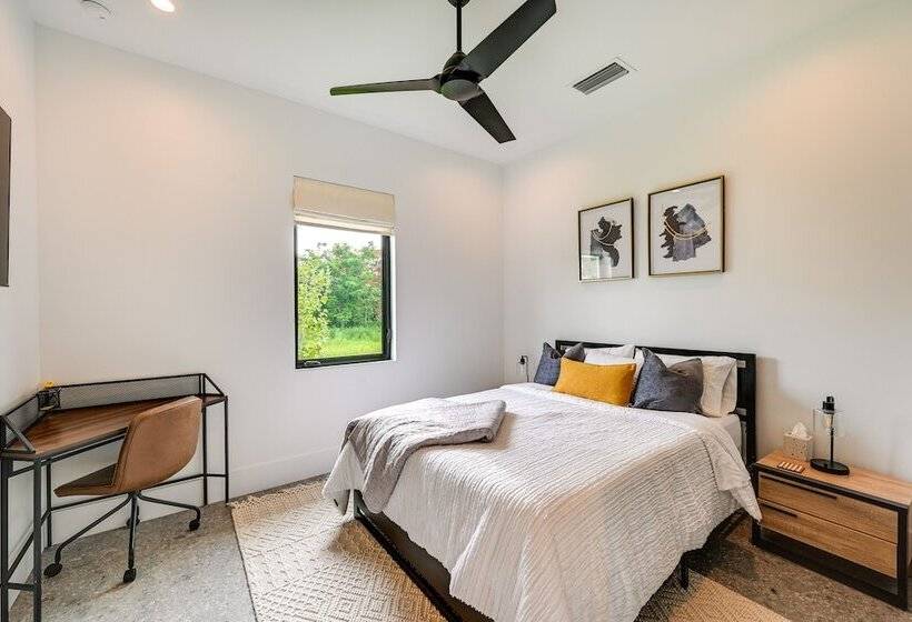 Contemporary Naples Home W/ Outdoor Kitchen & Pool