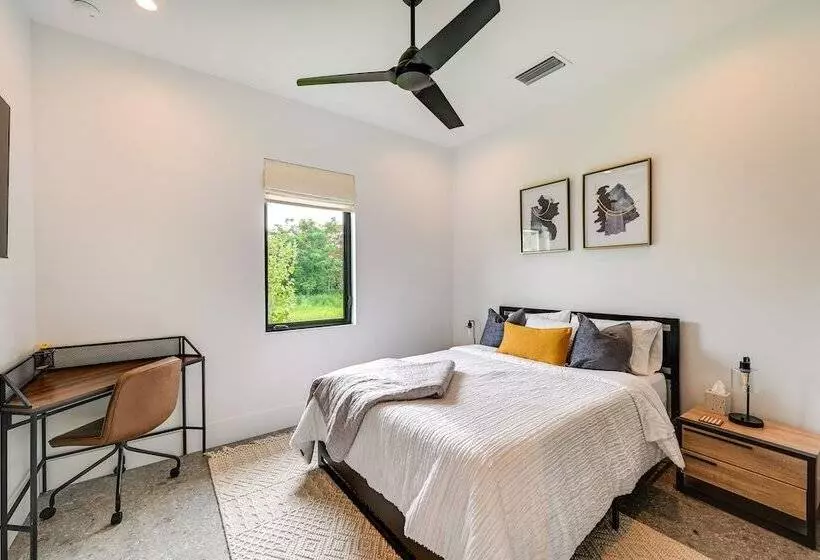 Contemporary Naples Home W/ Outdoor Kitchen & Pool