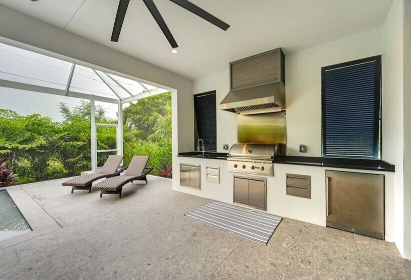 Contemporary Naples Home W/ Outdoor Kitchen & Pool