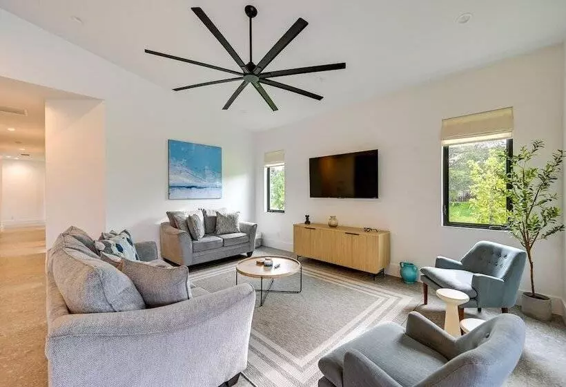 Contemporary Naples Home W/ Outdoor Kitchen & Pool