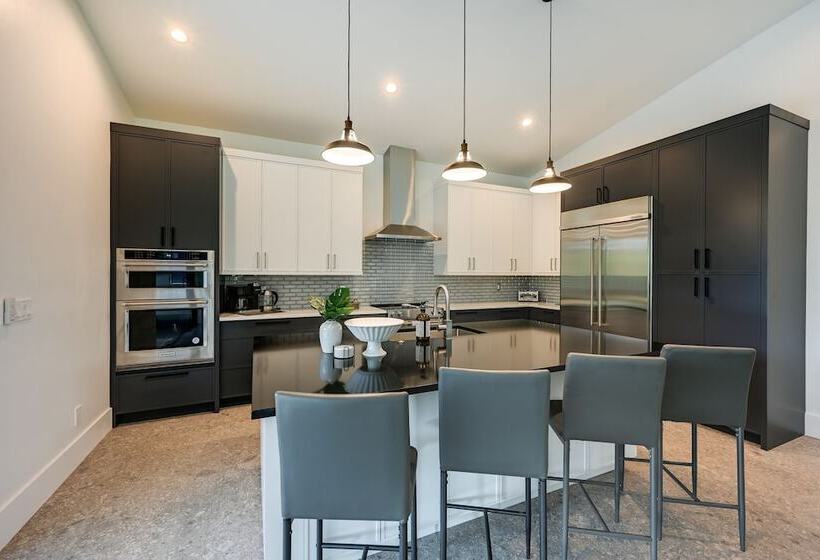 Contemporary Naples Home W/ Outdoor Kitchen & Pool