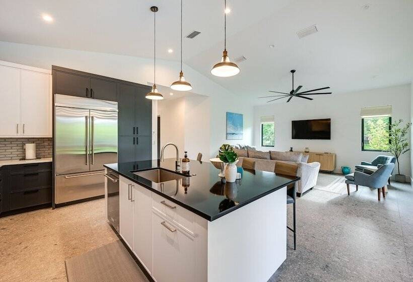 Contemporary Naples Home W/ Outdoor Kitchen & Pool