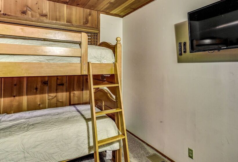 3 Mi To Shaver Lake: Cozy Bears Hideaway Cabin!