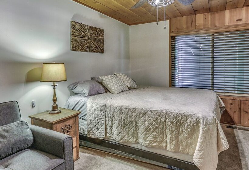 3 Mi To Shaver Lake: Cozy Bears Hideaway Cabin!