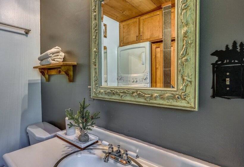 3 Mi To Shaver Lake: Cozy Bears Hideaway Cabin!