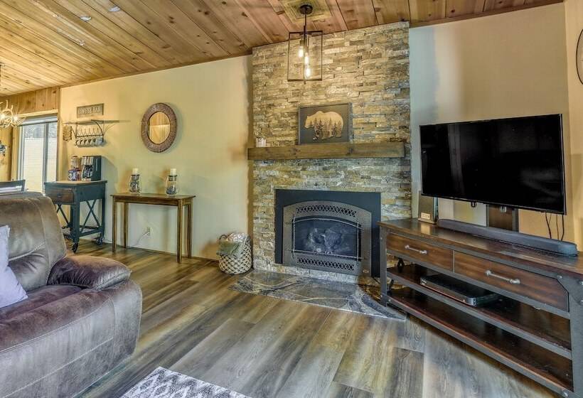 3 Mi To Shaver Lake: Cozy Bears Hideaway Cabin!