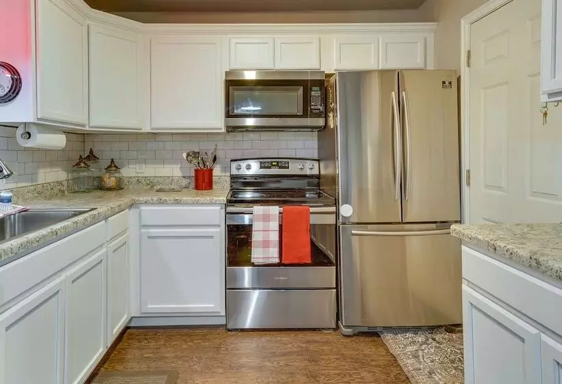 Cozy Norman Home: 4 Mi To Oklahoma University!