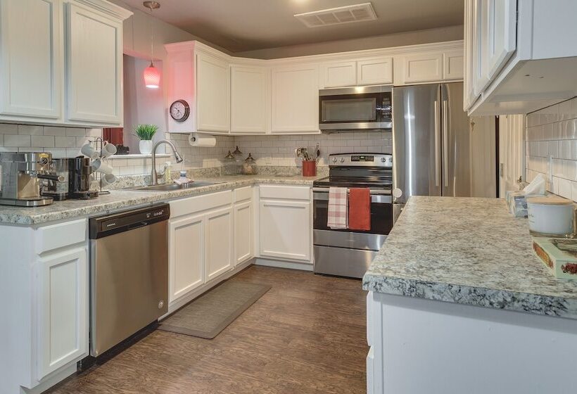 Cozy Norman Home: 4 Mi To Oklahoma University!