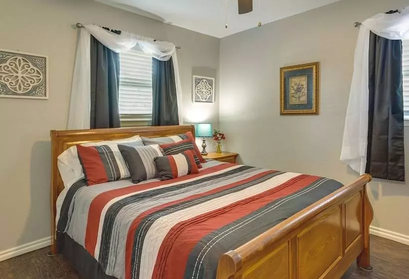Cozy Norman Home: 4 Mi To Oklahoma University!