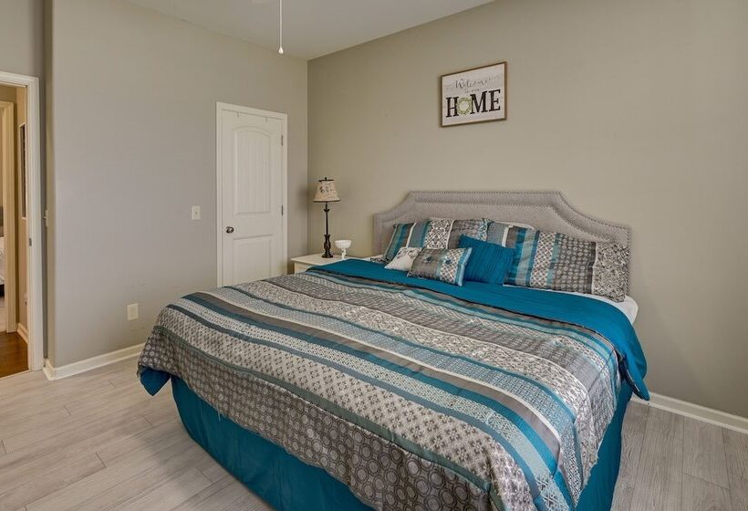 Cozy South Carolina Retreat W/ Patio & Fireplace!