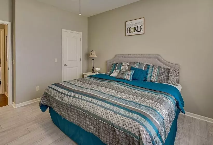 Cozy South Carolina Retreat W/ Patio & Fireplace!