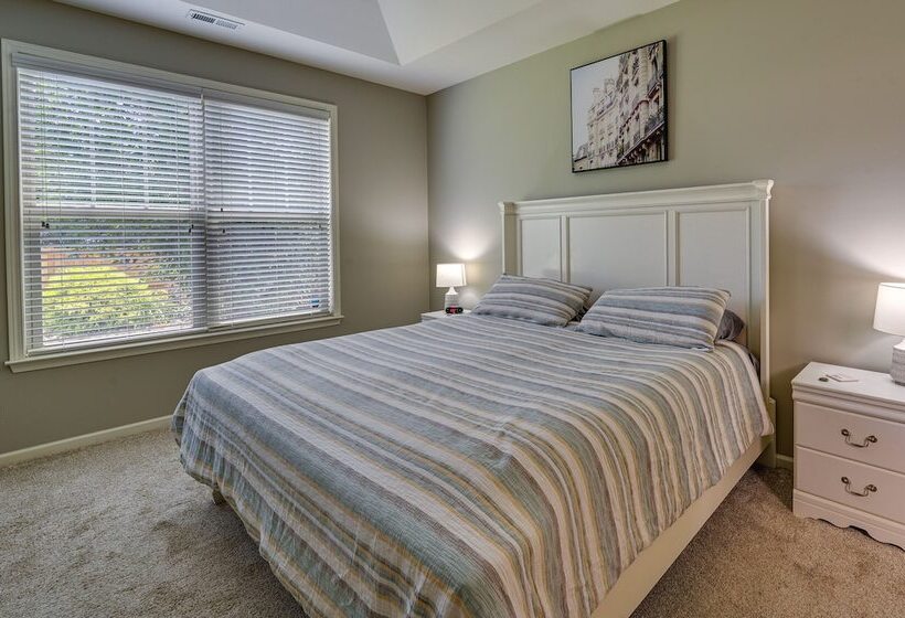 Cozy South Carolina Retreat W/ Patio & Fireplace!