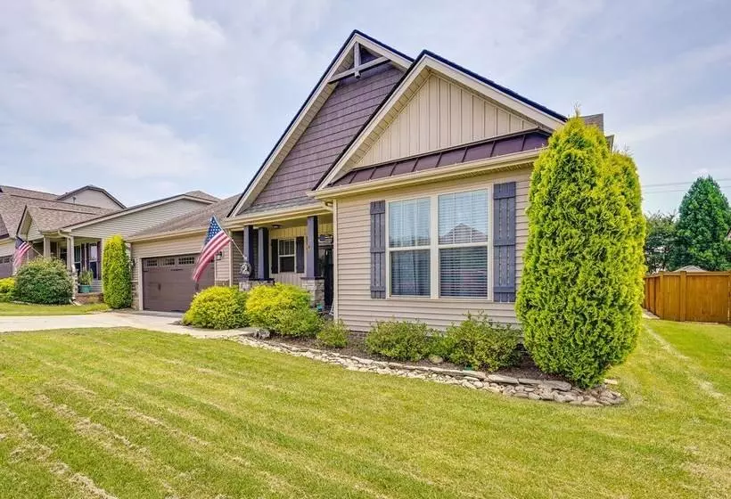 Cozy South Carolina Retreat W/ Patio & Fireplace!