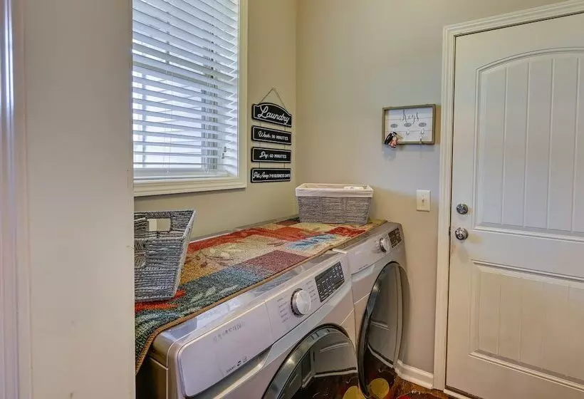 Cozy South Carolina Retreat W/ Patio & Fireplace!