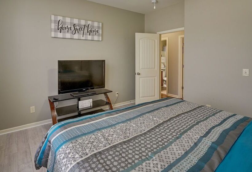 Cozy South Carolina Retreat W/ Patio & Fireplace!