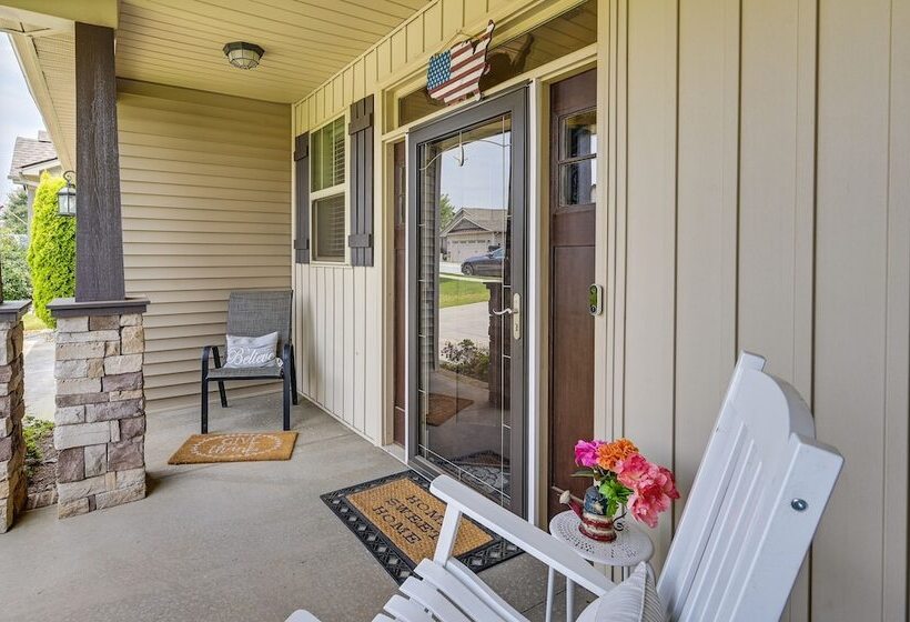 Cozy South Carolina Retreat W/ Patio & Fireplace!