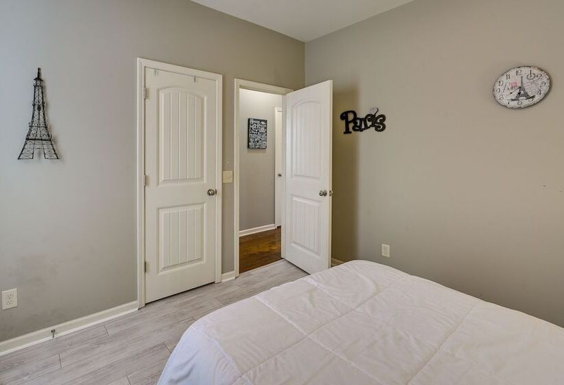 Cozy South Carolina Retreat W/ Patio & Fireplace!