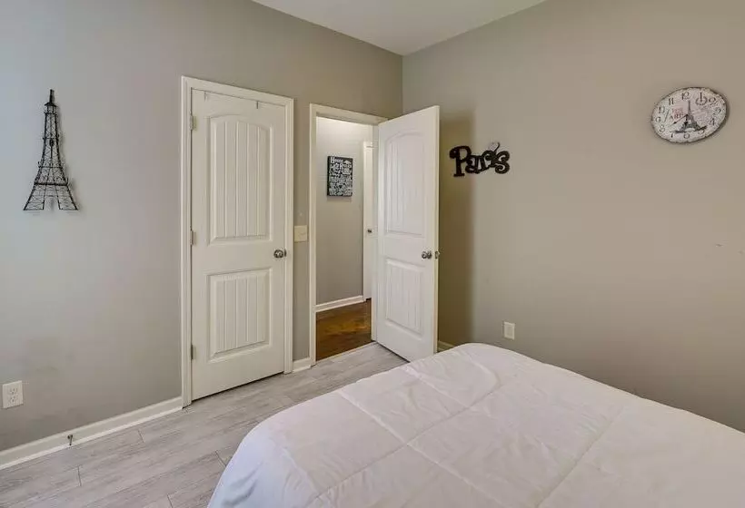 Cozy South Carolina Retreat W/ Patio & Fireplace!