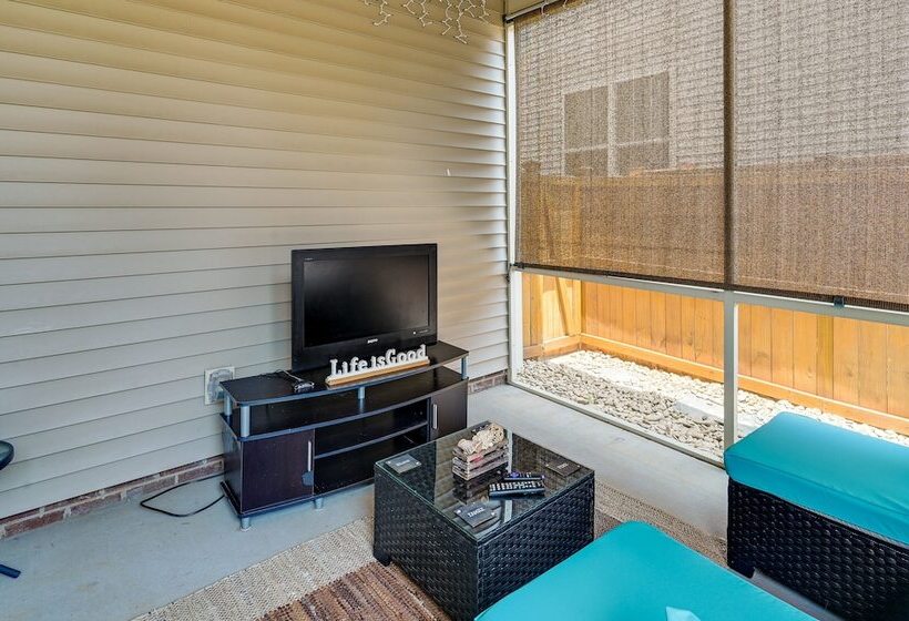 Cozy South Carolina Retreat W/ Patio & Fireplace!