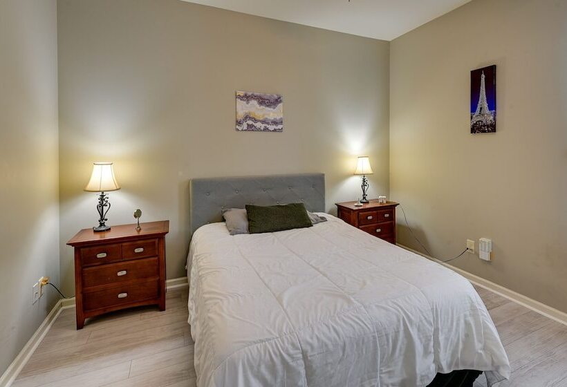 Cozy South Carolina Retreat W/ Patio & Fireplace!