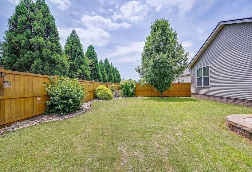 Cozy South Carolina Retreat W/ Patio & Fireplace!