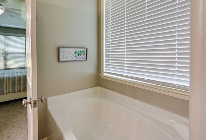 Cozy South Carolina Retreat W/ Patio & Fireplace!