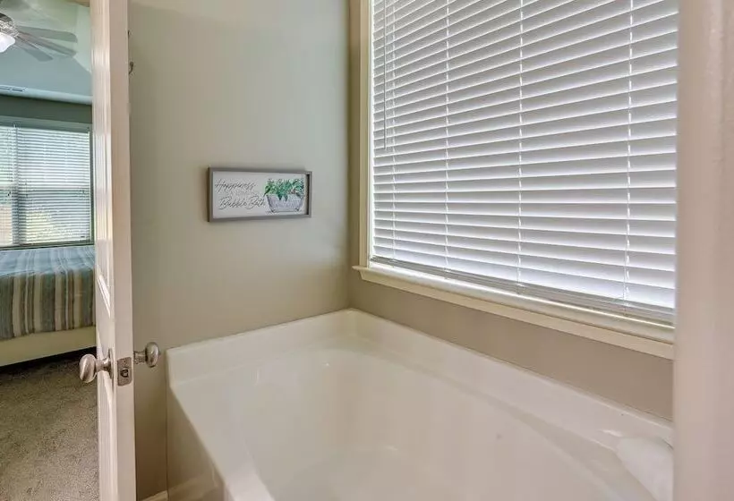 Cozy South Carolina Retreat W/ Patio & Fireplace!