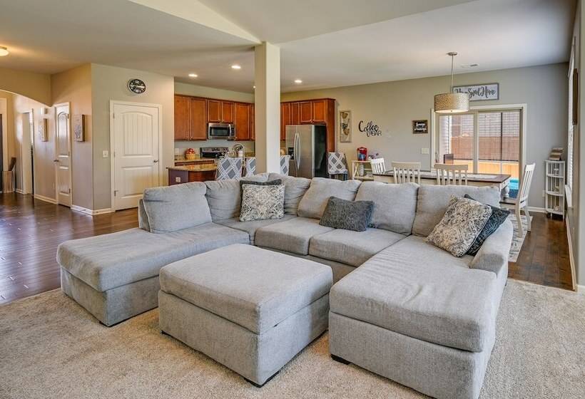 Cozy South Carolina Retreat W/ Patio & Fireplace!