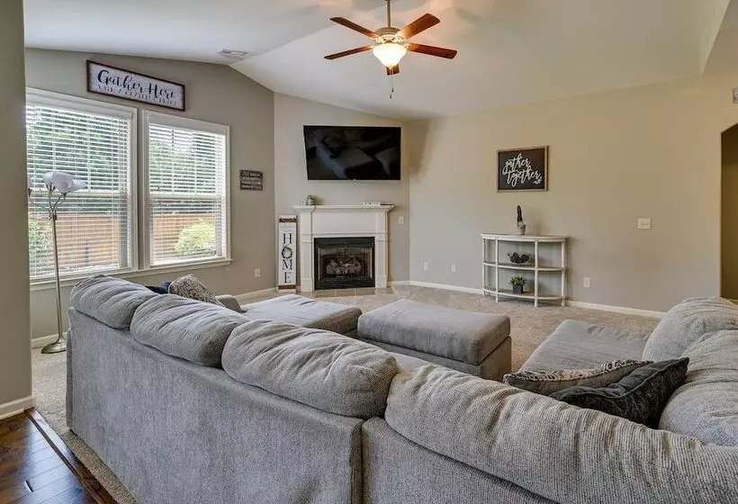 Cozy South Carolina Retreat W/ Patio & Fireplace!