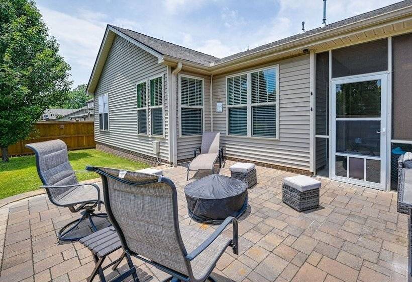 Cozy South Carolina Retreat W/ Patio & Fireplace!