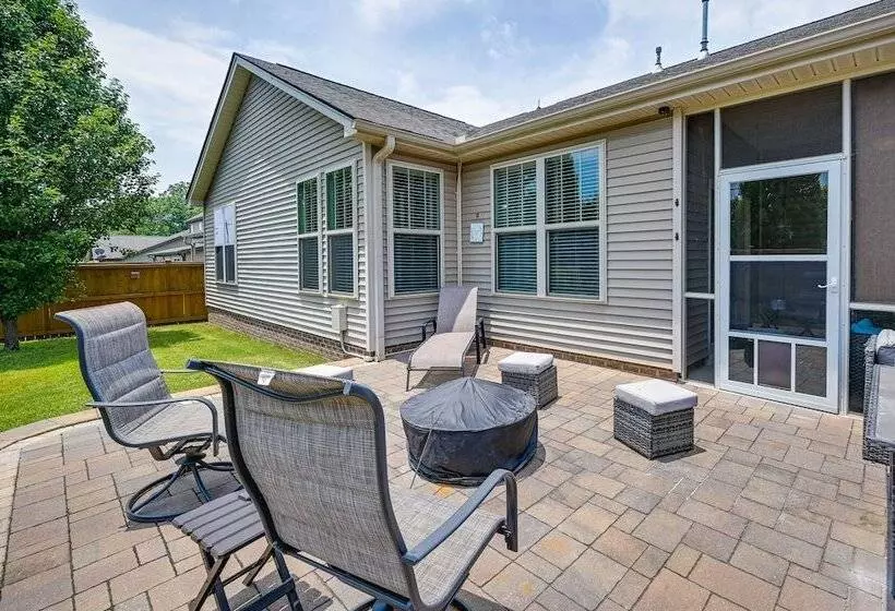 Cozy South Carolina Retreat W/ Patio & Fireplace!