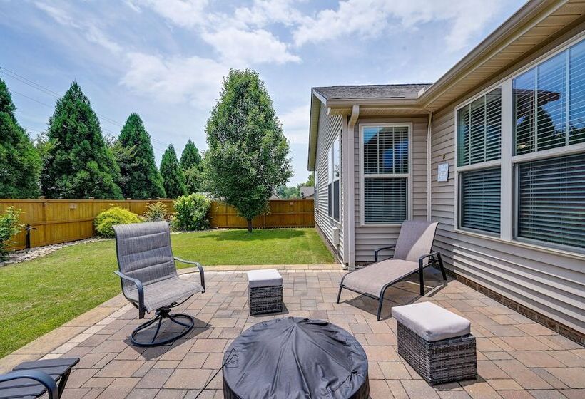 Cozy South Carolina Retreat W/ Patio & Fireplace!