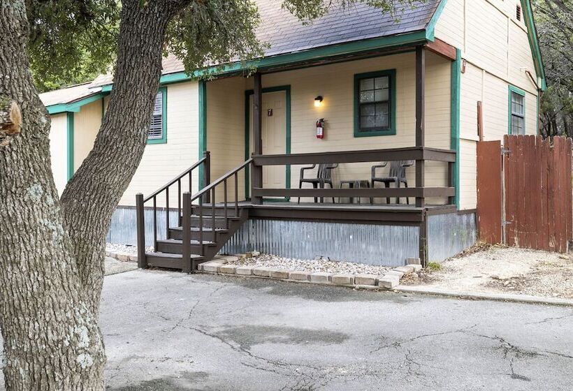 ホテル The Claire