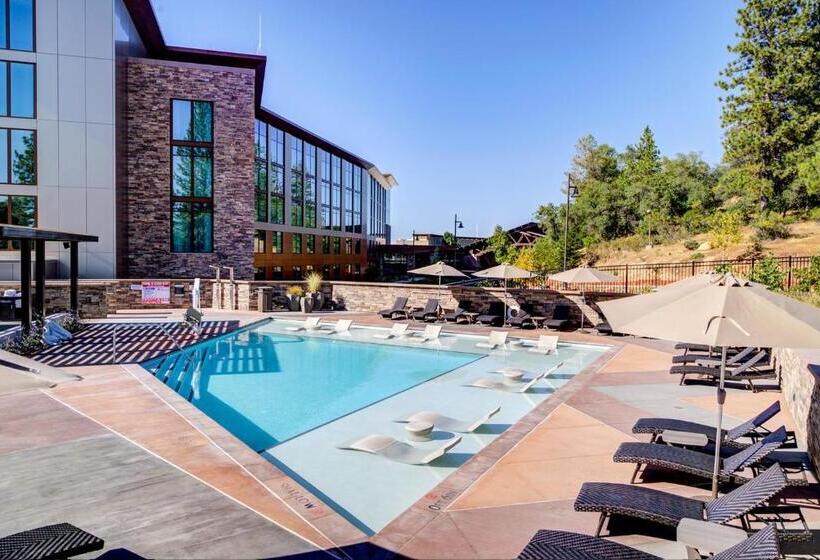 فندق Red Hawk Resort & Casino