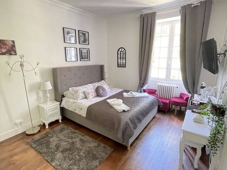 فندق Vue Du Château D Excideuil