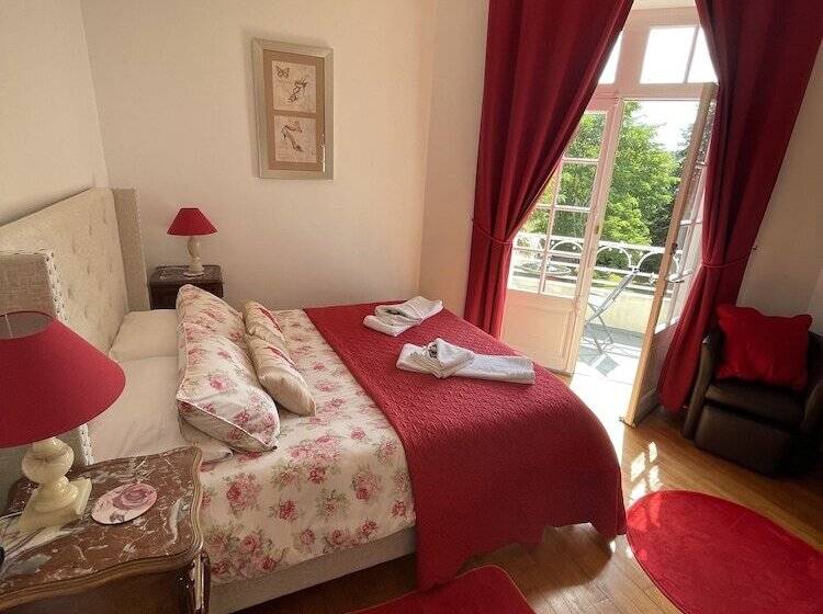 فندق Vue Du Château D Excideuil