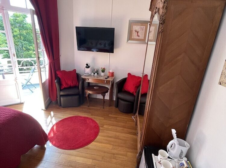 فندق Vue Du Château D Excideuil