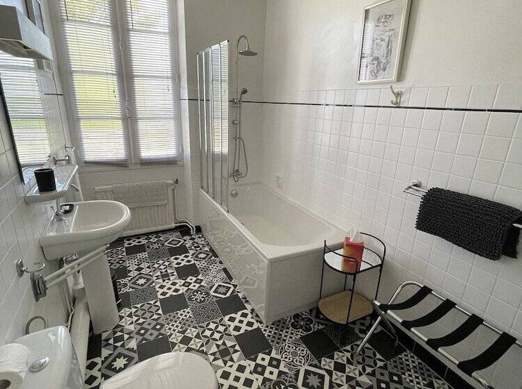 فندق Vue Du Château D Excideuil