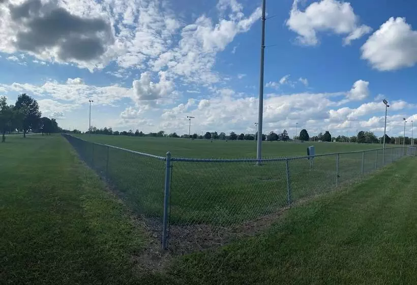 Hotelli Illini Inn & Suites