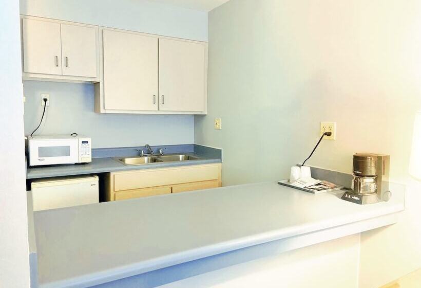 ホテル Illini Inn & Suites