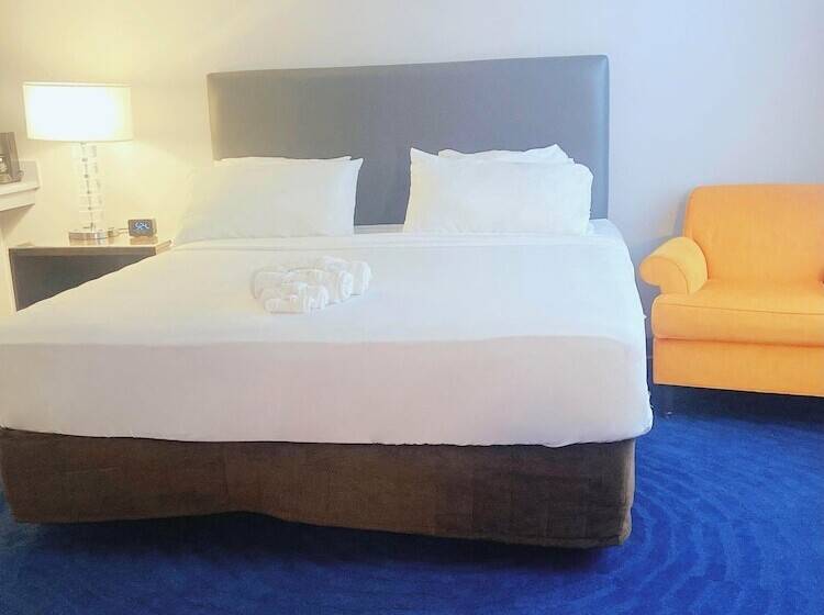 ホテル Illini Inn & Suites