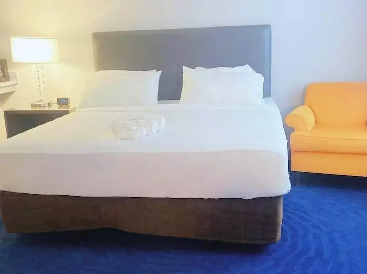 Hotelli Illini Inn & Suites