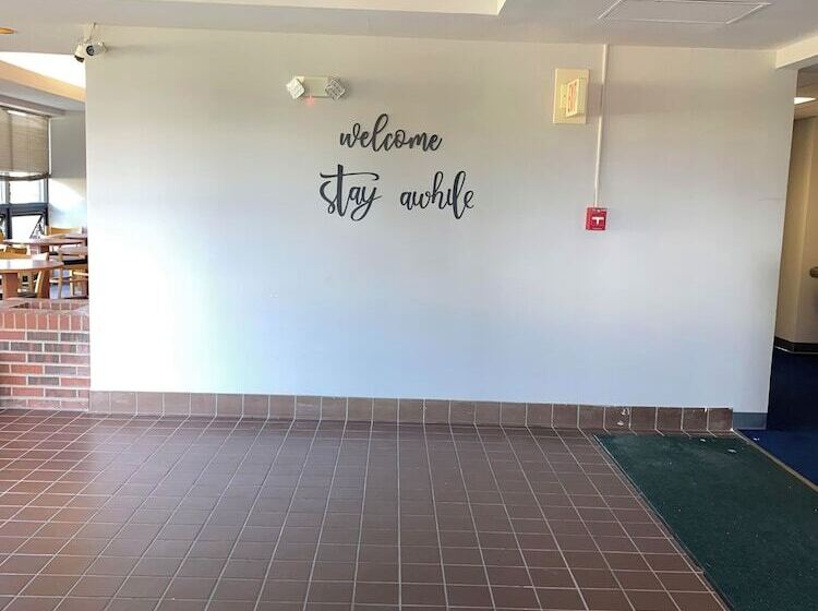 ホテル Illini Inn & Suites