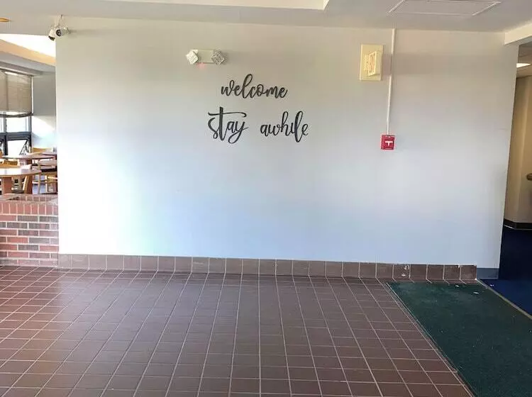 Hotelli Illini Inn & Suites