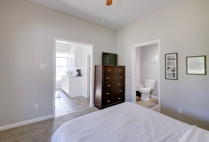 Indianapolis Home W/ Porch Close To Mile Square!